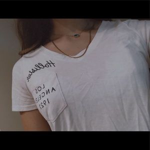 Hollister graphic tee🤍
